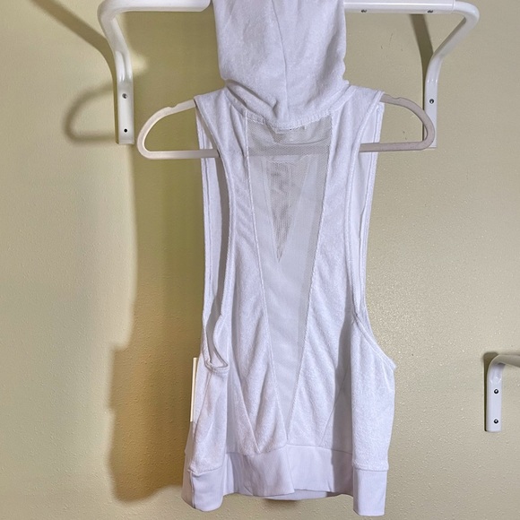 C&C California Sleeveless Hoodie CoverUp White - Picture 3 of 10